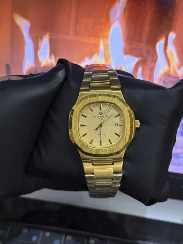 Patek Philippe Nautilus-Gold Quartz